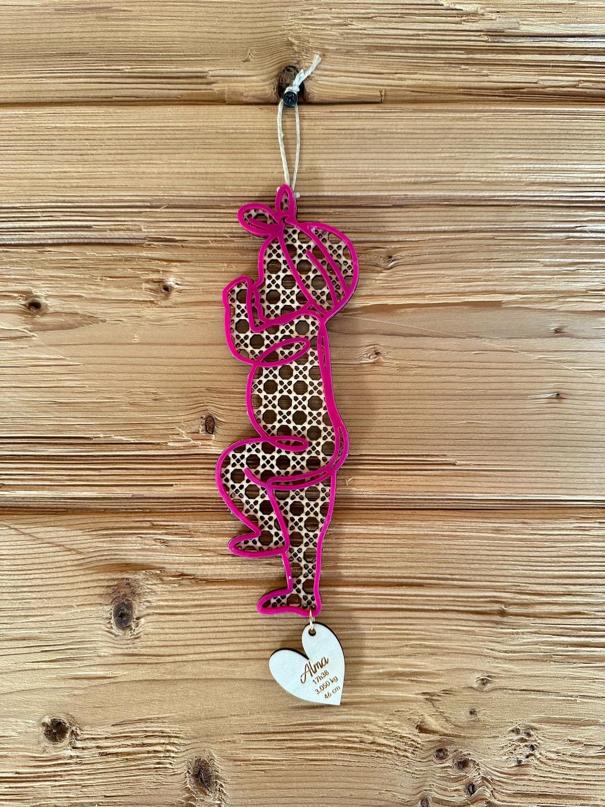 Bébé au bandeau noué et coeur personnalisé