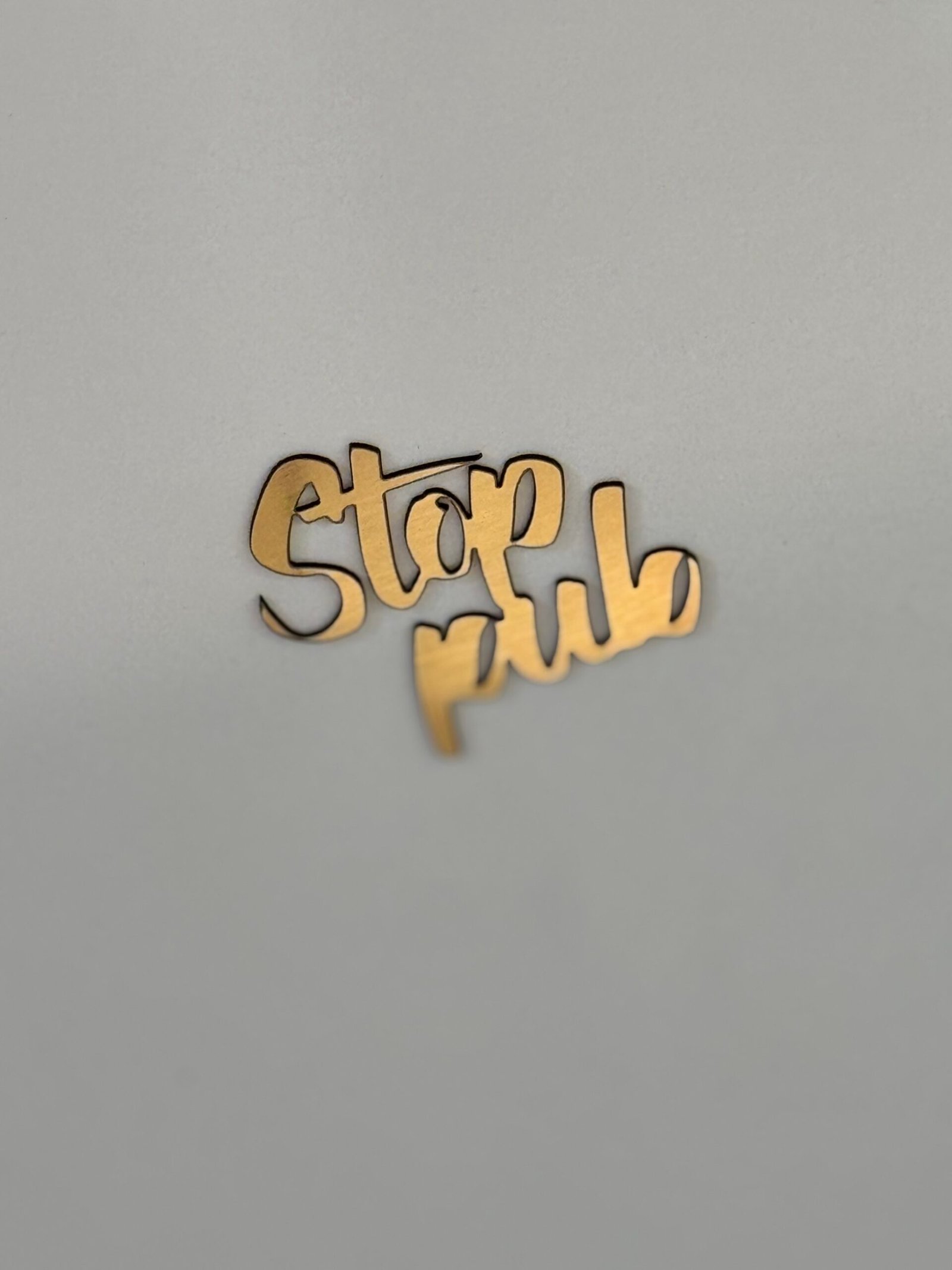 Stop pub – Une touche dorée pour dire les choses avec douceur